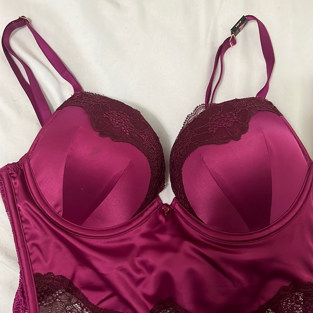 VS NWT bombshell size 32B